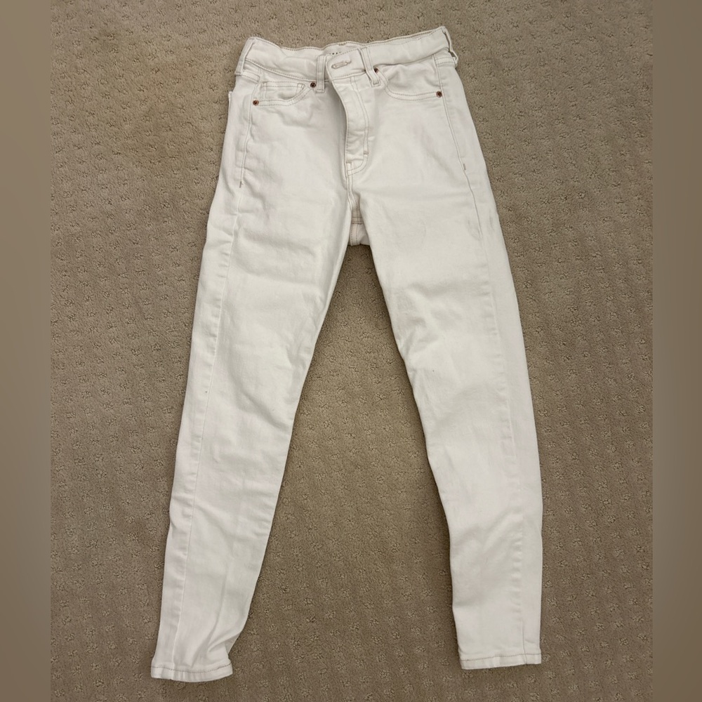 White skinny jeans